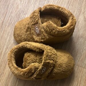 UGG Tan Fuzzy Kids Slippers